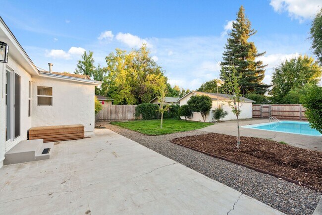 Building Photo - Classicly Charming Remodeled Garden Tract ...