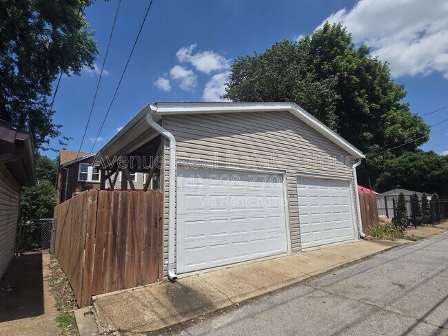 Building Photo - 4114 Alma Ave