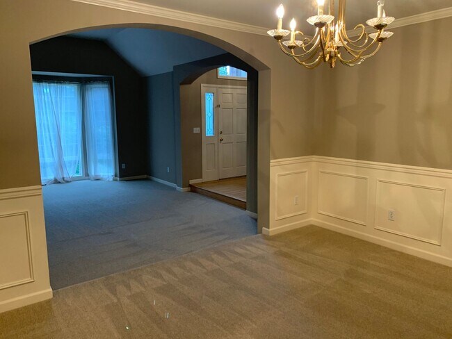 Building Photo - Location location 4 bedroom, 2.5 bath in t...