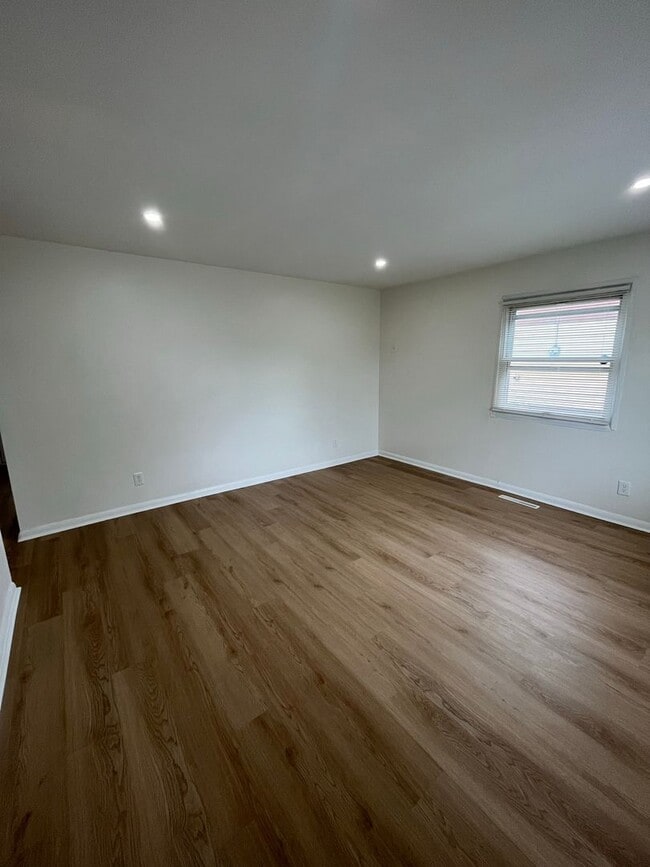 Building Photo - Newly Renovated 3-Bedroom Single Family Home