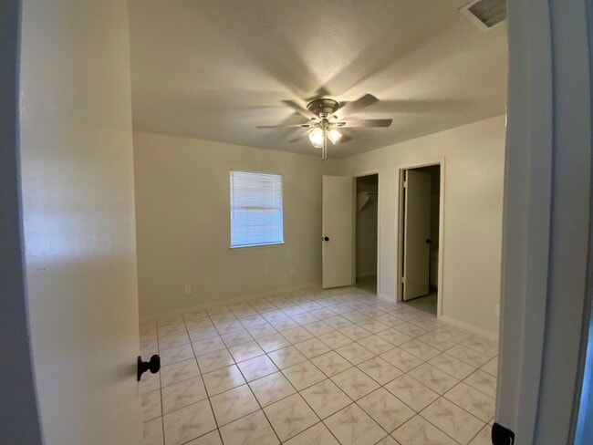 Building Photo - 119 Tours Ln