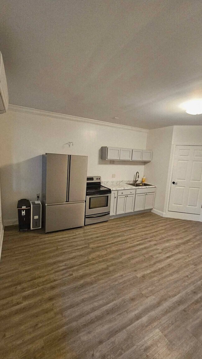 Building Photo - 7201 Cedarfield Rd