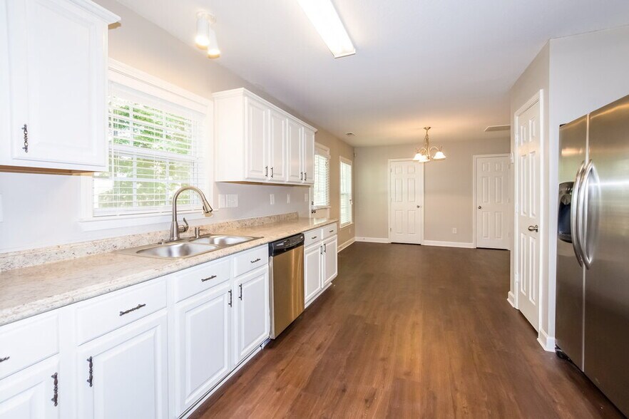Building Photo - 4905 Stone Park Dr