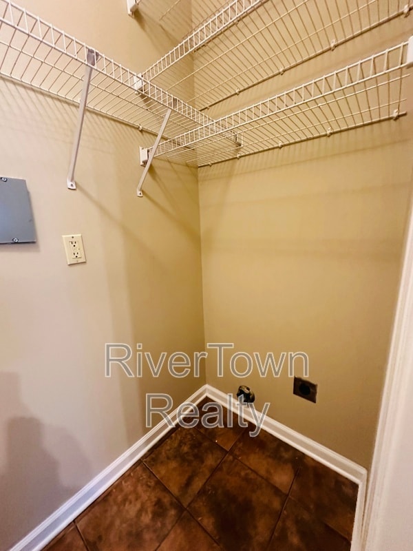 Building Photo - 641 Gookin Pl