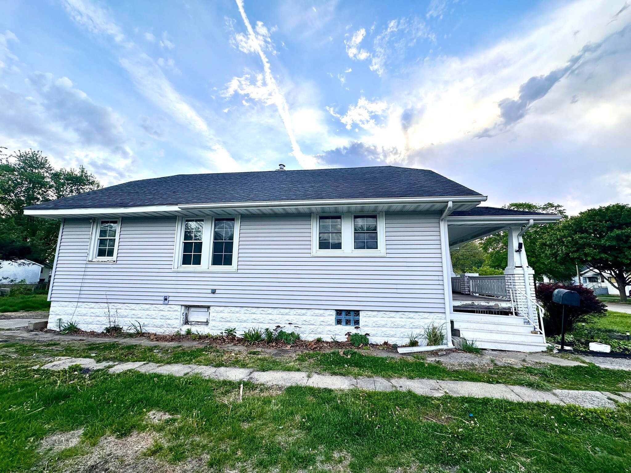 Building Photo - 1237 E Johns Ave