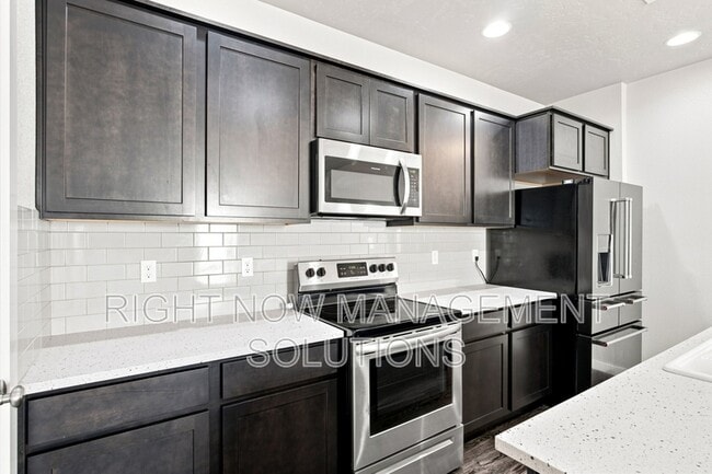 Building Photo - 10043 W Campville St