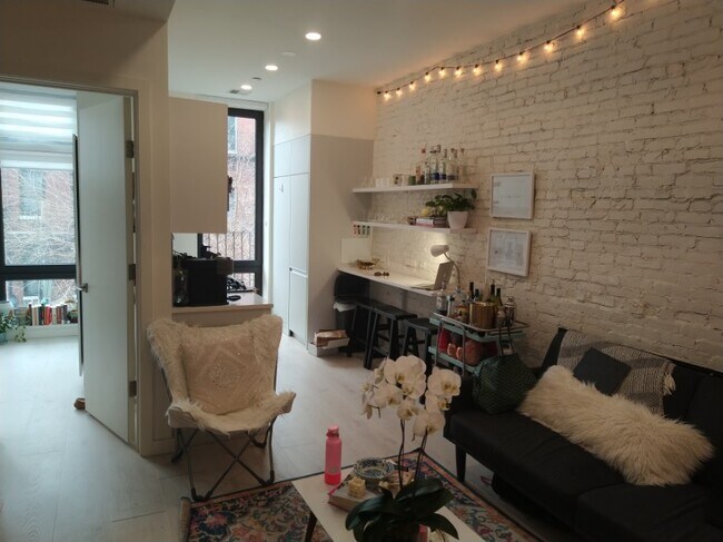 Primary Photo - 1 Worthington St