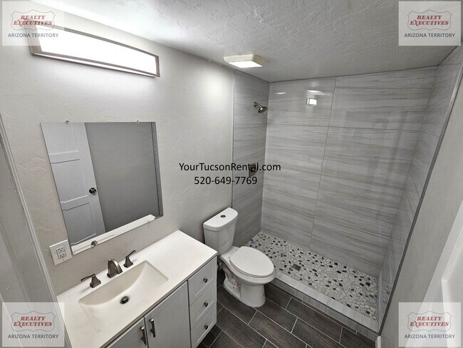 Building Photo - 2940 W Calle Canario
