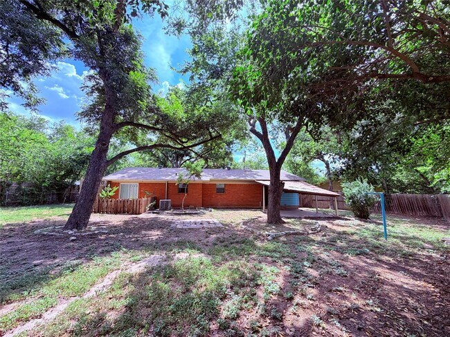 Building Photo - 5915 Sunshine Dr