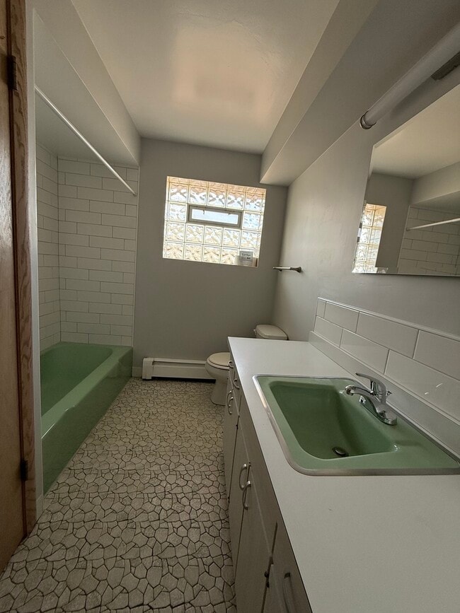 Building Photo - 2600 N Austin Ave