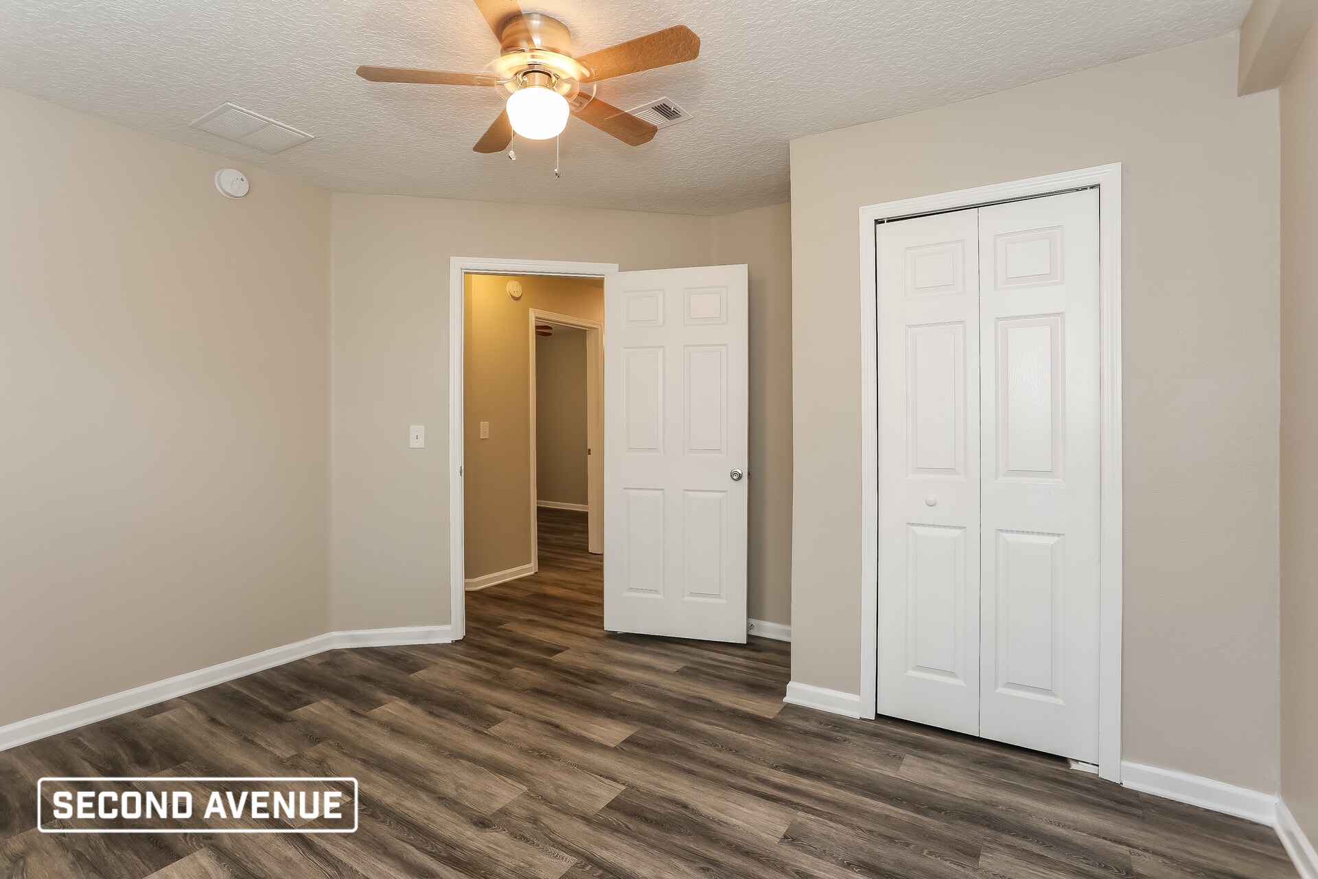 Building Photo - 10659 Sandy Oaks Dr