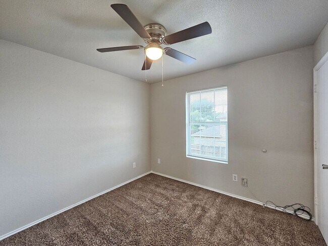 Building Photo - 4601 Hudson Dr