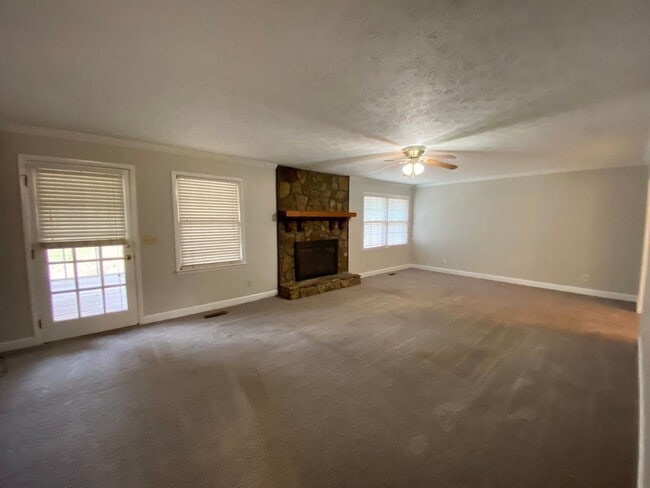 Building Photo - 1032 Emory Pl