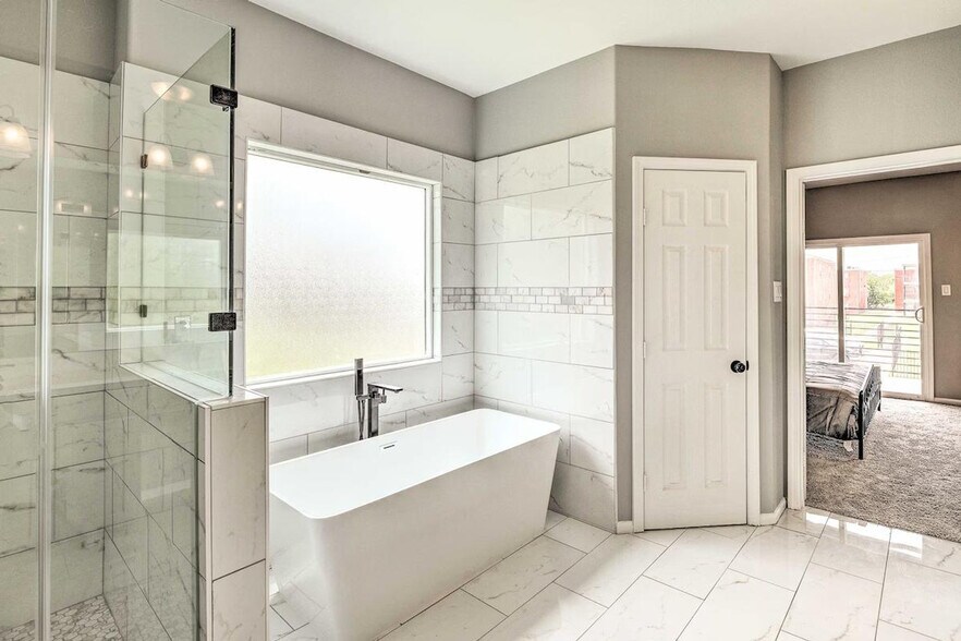 Building Photo - 4835 Sunflower St