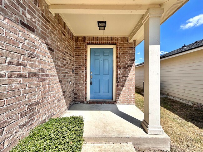 Building Photo - Inviting 4/BR 2/BA Home with Spacious Back...