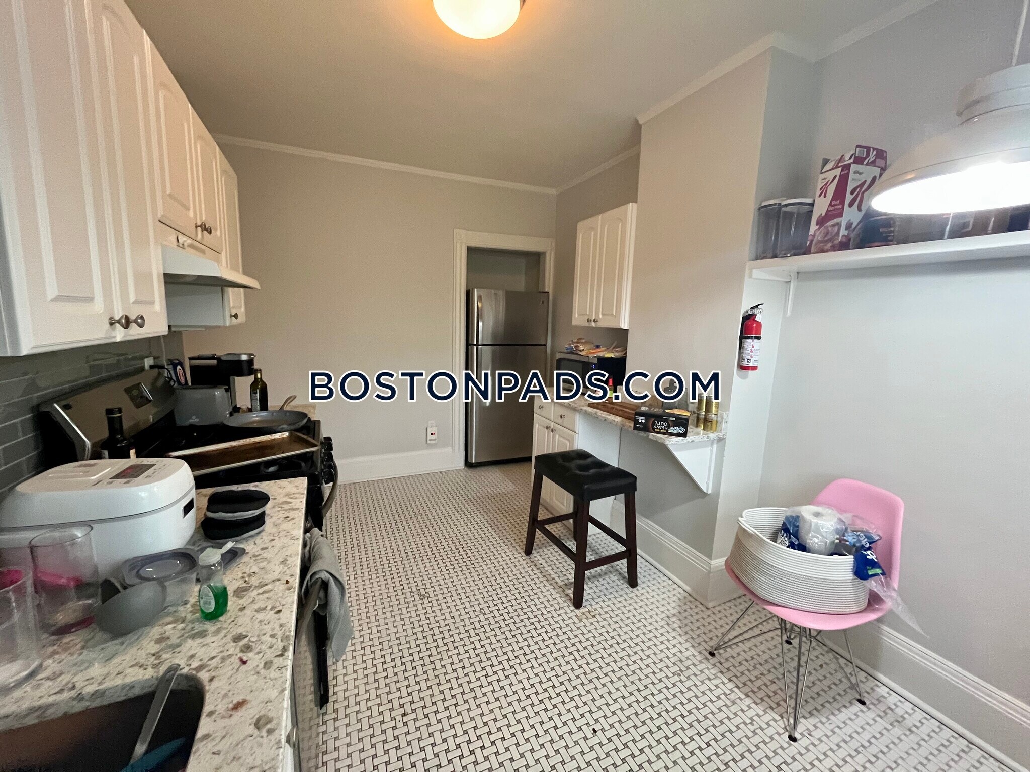 Building Photo - 917 Beacon St