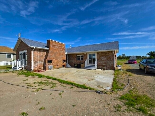Building Photo - 22931 Steele Dr