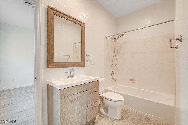 Building Photo - 1068 Riddle Glen St