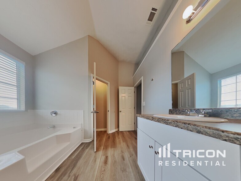 Building Photo - 40 Adelaide Dr