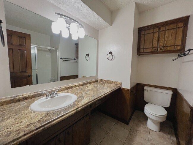 Building Photo - CHARMING 3 BED IN EDMOND!