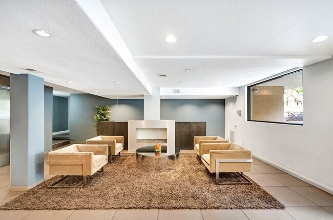 Building Photo - 141 S Clark Dr