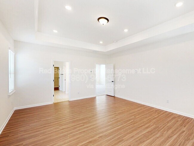 Building Photo - 17712 Summers Walk Blvd