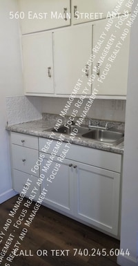 Building Photo - 560 E Main St