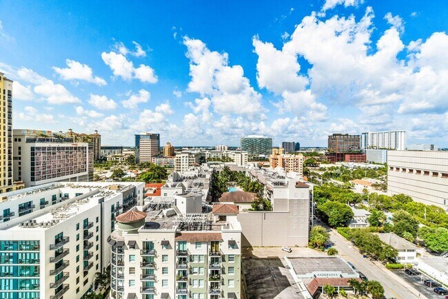 Building Photo - 529 S Flagler Dr
