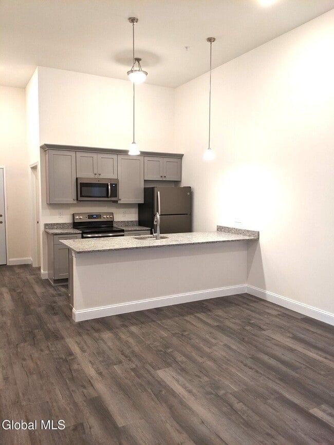 Building Photo - 12 White St