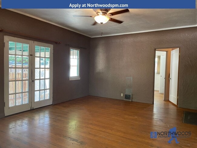 Building Photo - Great 2 Bedroom 1 Bath Cottage Style Home ...