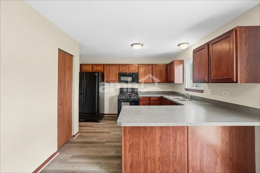 Building Photo - 26333 Wild Rose Dr