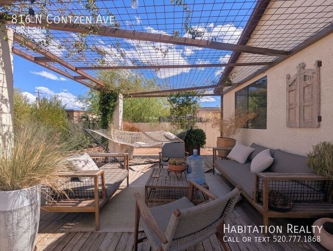 Building Photo - 816 N Contzen Ave