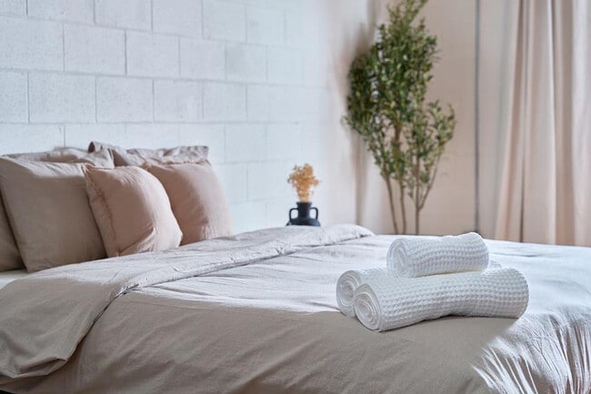 Building Photo - 403 E 33rd St