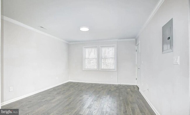 Building Photo - 257 Newcomb St SE