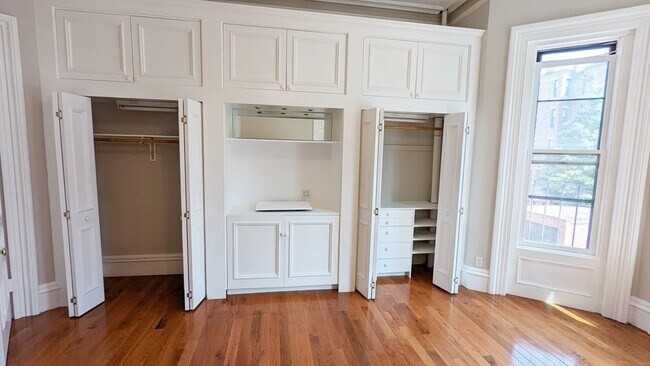 Building Photo - 387 Beacon St