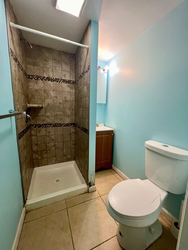 Building Photo - Gorgeous Studio Apartment in Manayunk! Ava...