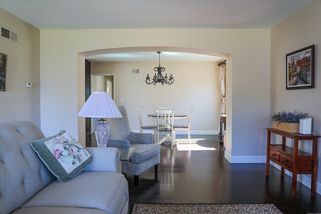 Building Photo - 115 W Avenida Cordoba