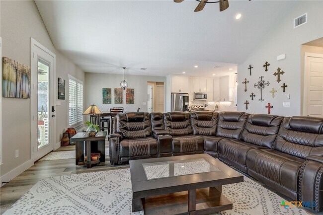 Building Photo - 281 Cibolo Way