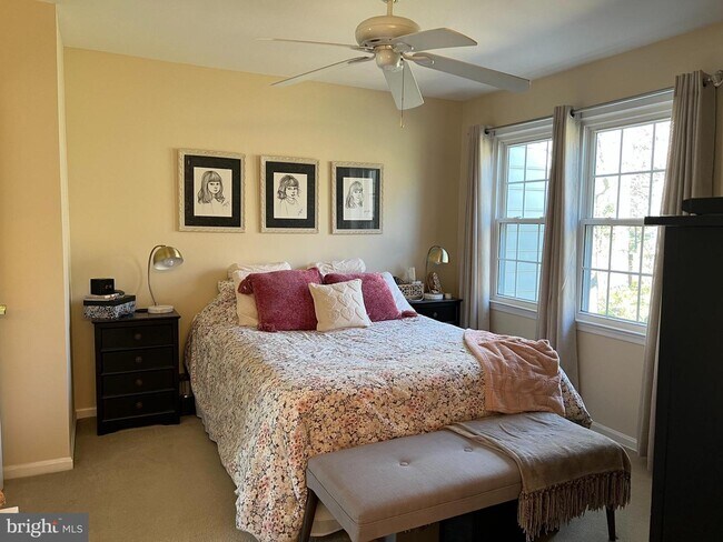 Building Photo - 37 Carriage House Cir