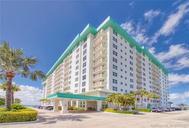 Building Photo - 10350 W Bay Harbor Dr