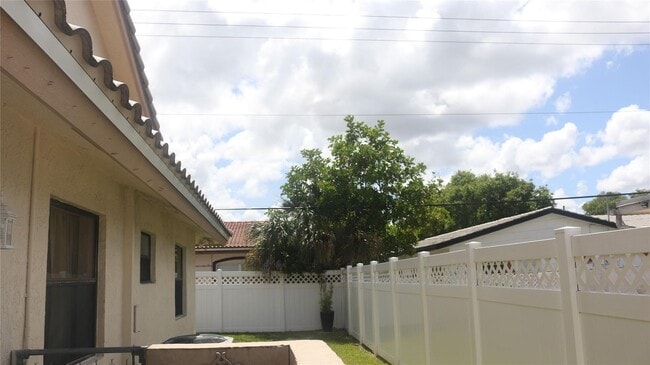Building Photo - 4105 NW 78th Terrace