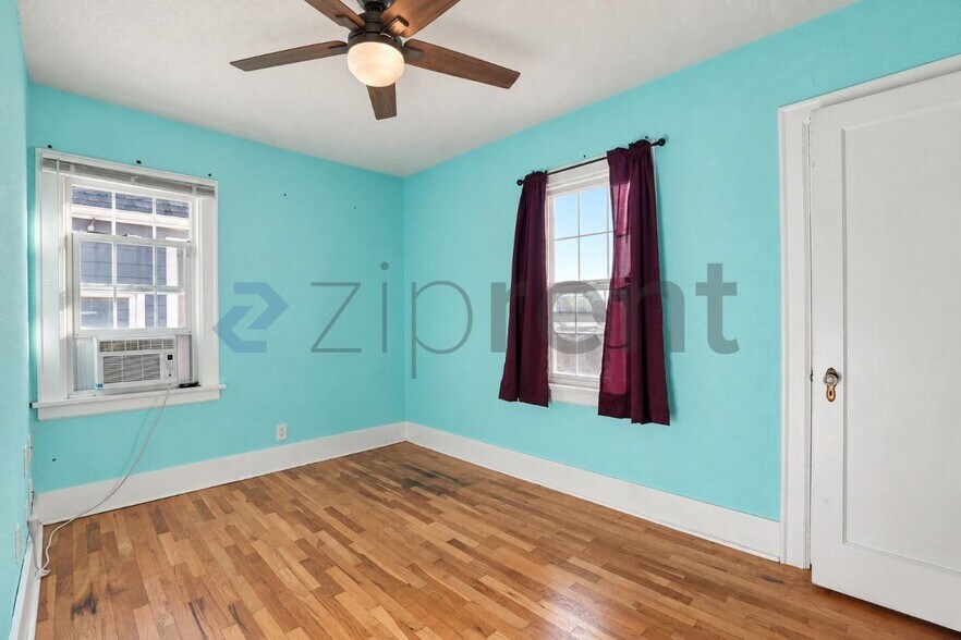 Building Photo - Unit