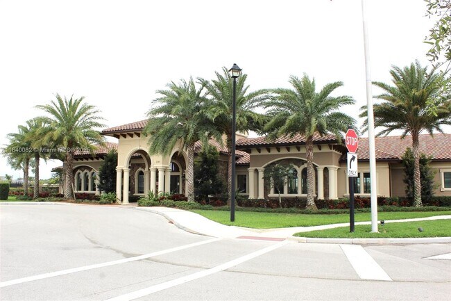 Building Photo - 620 SE Monet Dr