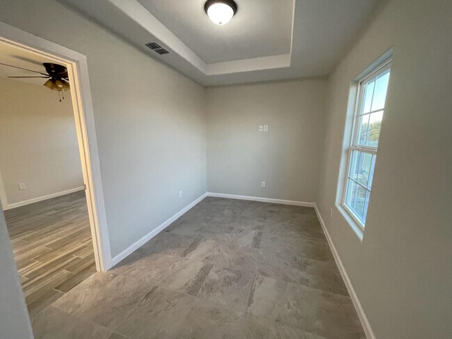 Building Photo - 5527 Conroe St