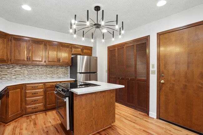 Building Photo - 7405 W 74th St