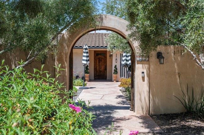 Primary Photo - 1221 N Refugio Rd