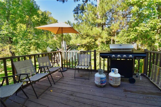 Building Photo - 2582 Candler Way