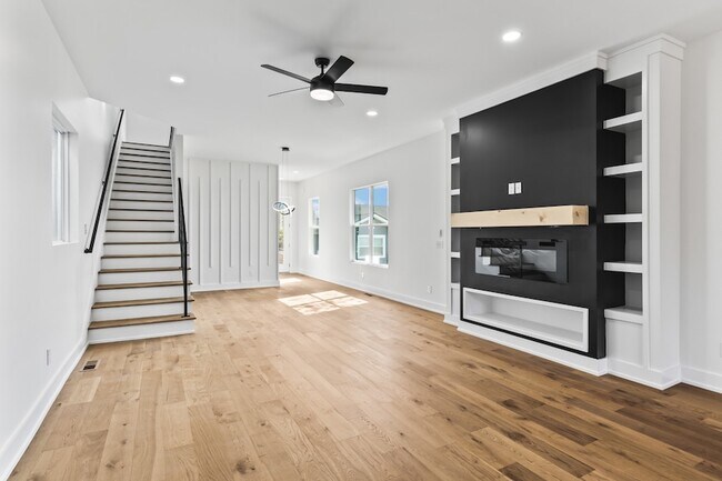 Building Photo - 2107 Courtney Ave