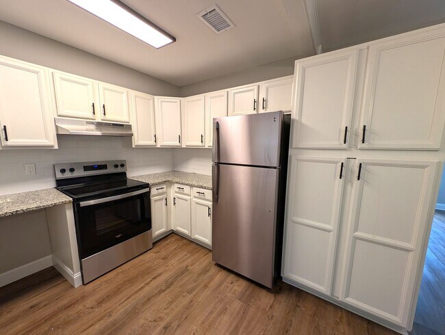 Building Photo - 311 Skyland Ave