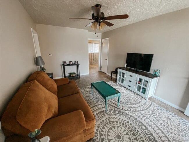 Building Photo - 208 Thompson Dr